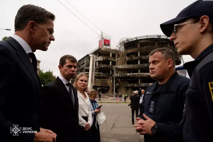 Генеральний секретар НАТО відвідав місця наслідків російських бомбардувань столиці