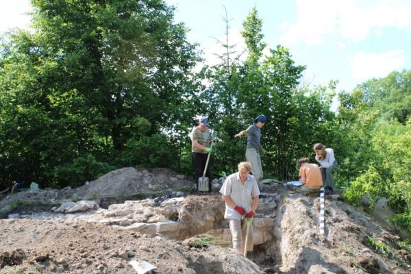 На Хмельницькій області виявлено основу дзвіниці печерного монастиря 10 На Хмельницькій області виявлено основу дзвіниці печерного монастиря 10