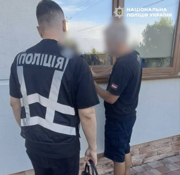 Міжнародні гастролі вигаданого гурту для виїзду за кордон: ексміністру культури вручили підозру 7 Міжнародні гастролі вигаданого гурту для виїзду за кордон: ексміністру культури вручили підозру 7