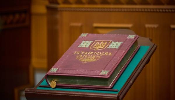 Українські конституційні свята отримують міжнародні привітання 15 Українські конституційні свята отримують міжнародні привітання 15
