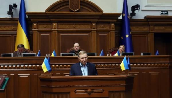 Стефанчук відзначив Кучму нагородою імені Левка Лук'яненка 11 Стефанчук відзначив Кучму нагородою імені Левка Лук'яненка 11