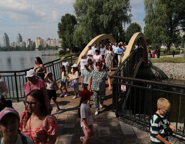 Новий сквер та міст у Вільнюсі відкрили на Оболоні (фото)