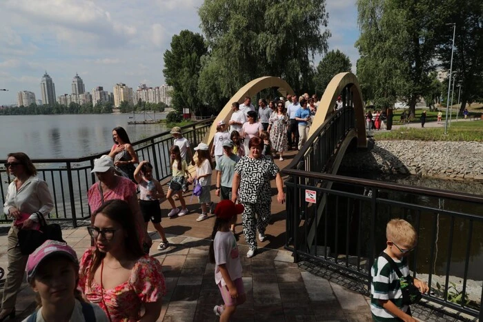 Новий сквер та міст у Вільнюсі відкрили на Оболоні (фото)