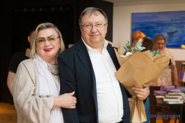 У Києві презентували збірку незвичайних афоризмів та філософських роздумів «100 не зовсім звичайних ідей» 16