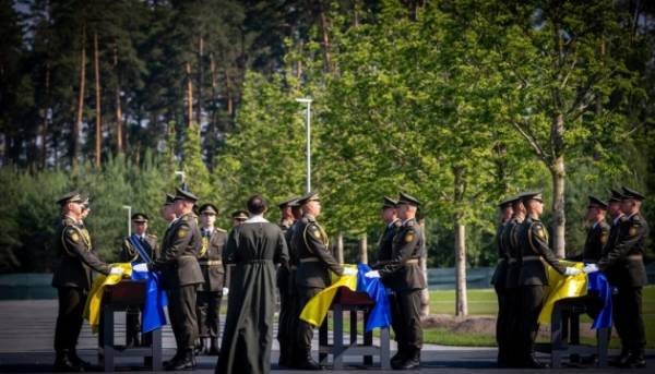Дванадцять українських захисників, чиї особистості ще не встановлені, знайшли останній спочинок на&hellip;