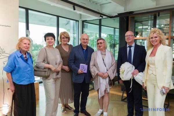 У Києві презентували збірку незвичайних афоризмів та філософських роздумів «100 не зовсім звичайних ідей» 15