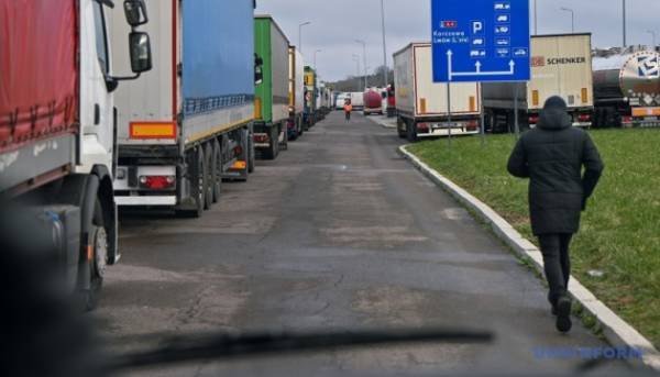Україна проведе випробування використання великогабаритних автопоїздів, що складаються з трьох секцій 13 Україна проведе випробування використання великогабаритних автопоїздів, що складаються з трьох секцій 13