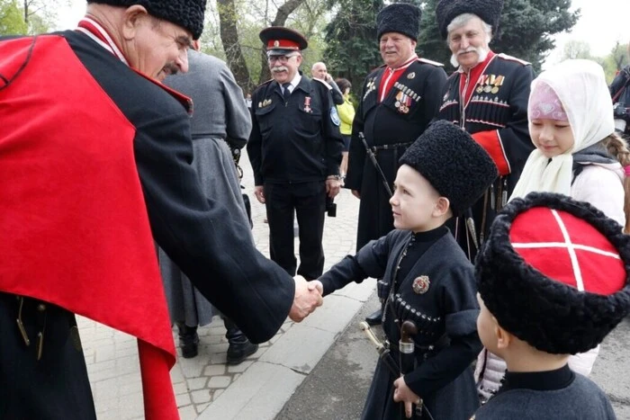 Головна 154 Новини про відкриття “козацьких” класів у Маріуполі, де дітей готують…