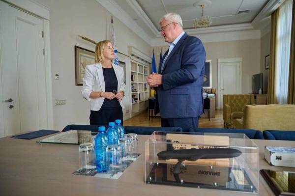 Sibiga received the US Chargé d'Affaires Davis, who is completing her mission in Ukraine. 10