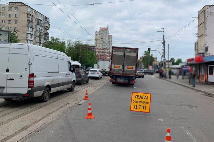Головна 110 У столиці під колесами вантажного авто померла літня жінка: подробиці…