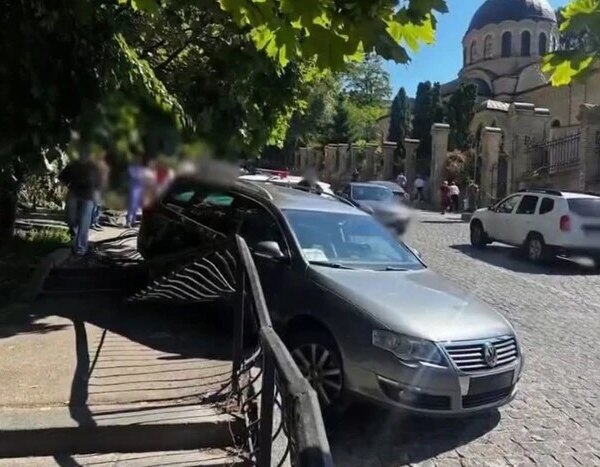 Автопригода на Печерську: нетверезий кермувальник намагався втекти заднім ходом і&hellip;