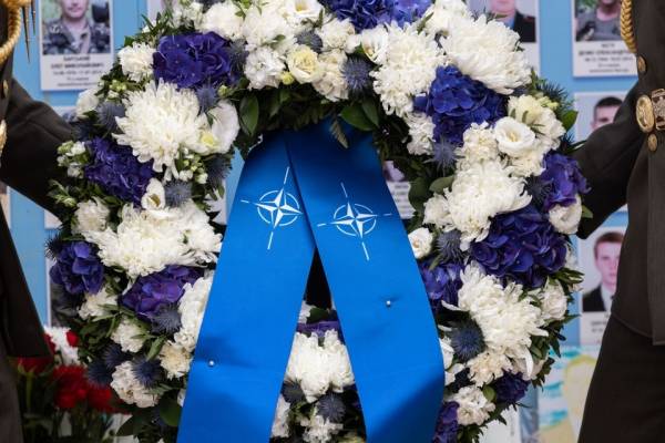 Президент України та прем'єр-міністр Нідерландів віддали шану загиблим українським захисникам у столиці. 16