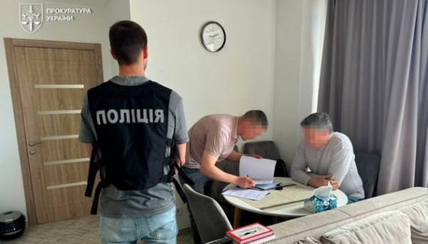 Головна 99 Міжнародні гастролі вигаданого гурту для виїзду за кордон: ексміністру культури вручили підозру