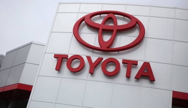 Світові продажі Toyota скорочуються четвертий місяць поспіль