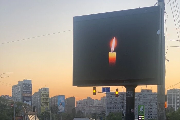 Жахлива аварія на Караваєвих Дачах: на місці трагедії встановили символічний&hellip;