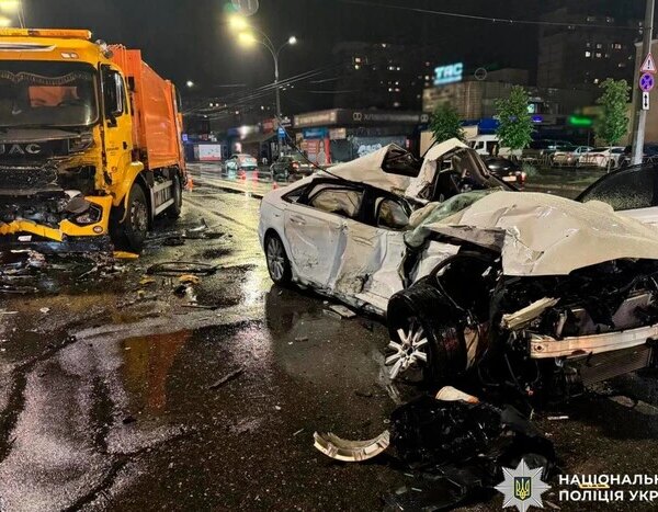 У Києві автомобіль Audi зіткнувся з вантажівкою, внаслідок чого одна&hellip;