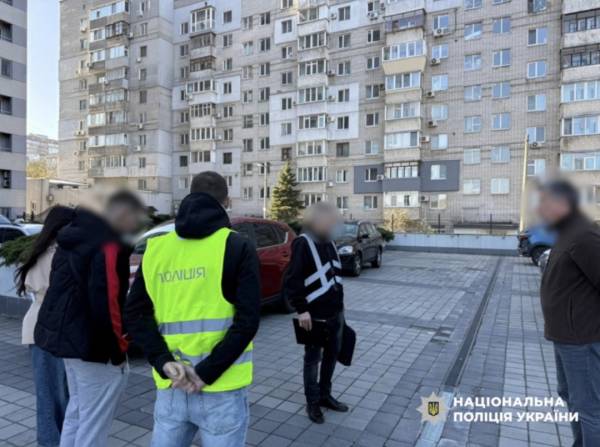 Міжнародні гастролі вигаданого гурту для виїзду за кордон: ексміністру культури вручили підозру 8 Міжнародні гастролі вигаданого гурту для виїзду за кордон: ексміністру культури вручили підозру 8