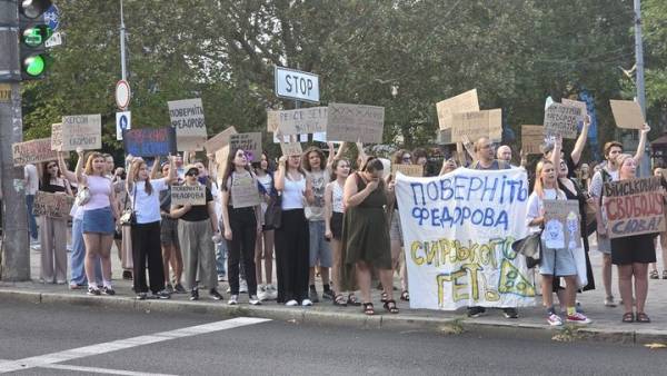 У столиці та інших населених пунктах вже п'ятий день тривають демонстрації. 78 У столиці та інших населених пунктах вже п'ятий день тривають демонстрації. 78