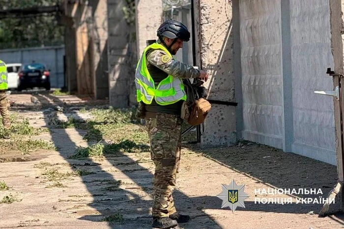 У Києві знайшли уламки ракети, які містили нездетоновані суббоєприпаси (фото) 19 У Києві знайшли уламки ракети, які містили нездетоновані суббоєприпаси (фото) 15