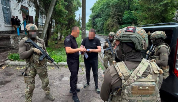 Двом бійцям з групи «Скеля» вручили повідомлення про підозру через жорстоке ставлення до побратимів.
