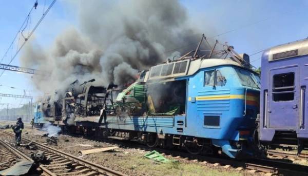 Головна 82 Російські війська вдарили по локомотиву та пасажирському вагону на Запоріжчині…