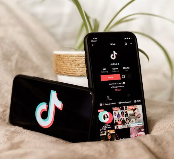 Чиновникам США дозволили знову встановлювати TikTok на службові пристрої