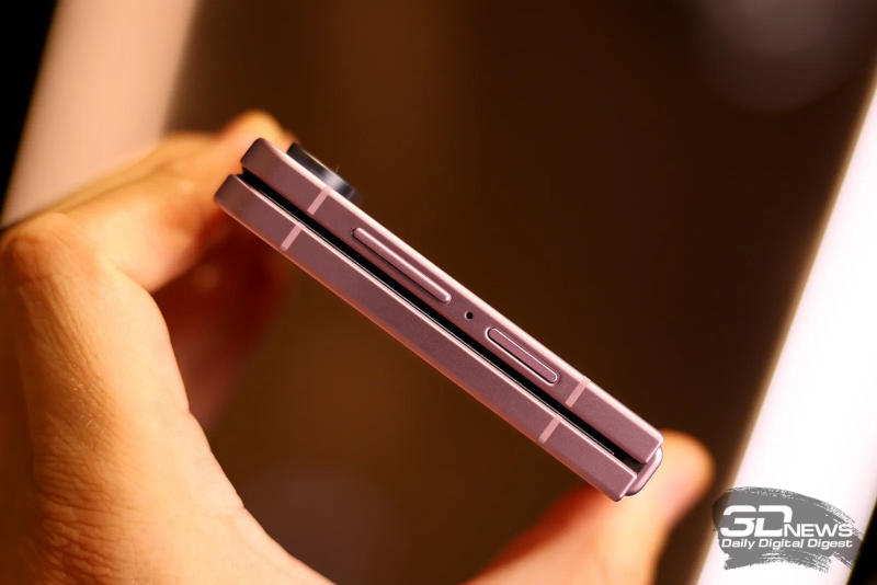 Samsung Galaxy Z Flip8 - Захист та зарядка