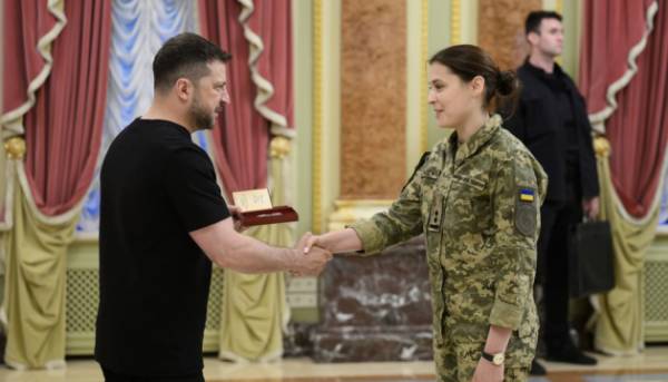 Перед Днем медичного працівника Зеленський вручив державні нагороди лікарям та військовим медикам