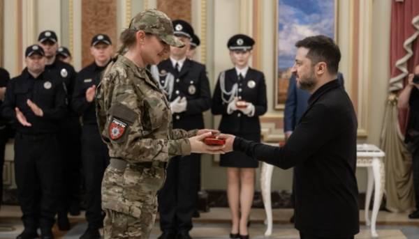 Президент відзначив співробітників правоохоронних органів державними нагородами 10