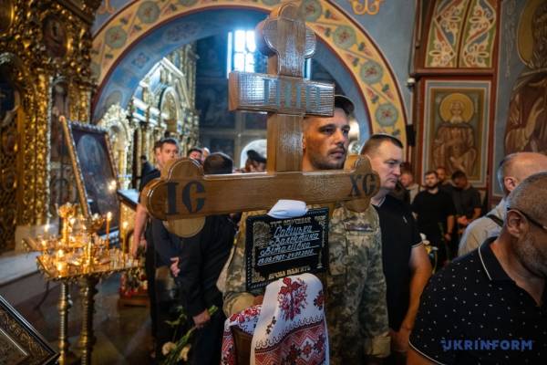 На згадку про Валентину Савіцьку. «Я прагну, аби кожен знав, якою була моя Валя» 22 На згадку про Валентину Савіцьку. «Я прагну, аби кожен знав, якою була моя Валя» 22