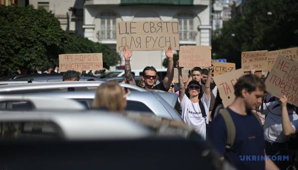 В столиці та інших населених пунктах України громадяни виступають проти звільнення Федорова. 12 В столиці та інших населених пунктах України громадяни виступають проти звільнення Федорова. 12