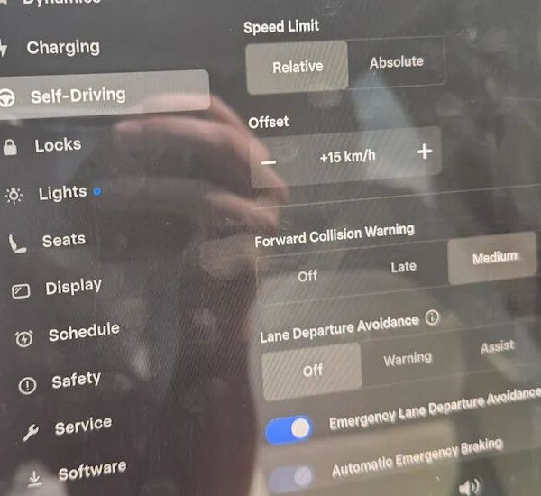 Tesla під новими FSD: електромобілі частіше платять за помилки