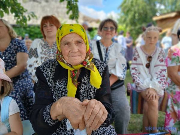 «Зажинки»: перші зібрані колоски поклали на різдвяний дідух 27 «Зажинки»: перші зібрані колоски поклали на різдвяний дідух 27