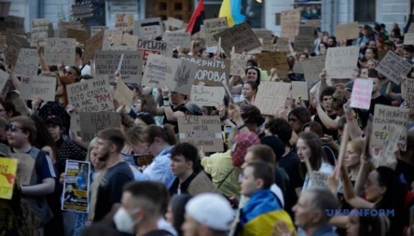 У столиці та інших населених пунктах вже п’ятий день тривають демонстрації.