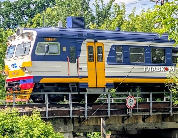 Квиток оплачує лише 5% вартості. Оприлюднено фактичну ціну перевезення приміським потягом.