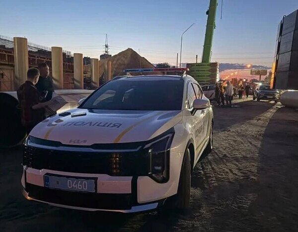 Київські спецпризначенці схопили чоловіка, який з ножем погрожував працівникам автозаправної станції.
