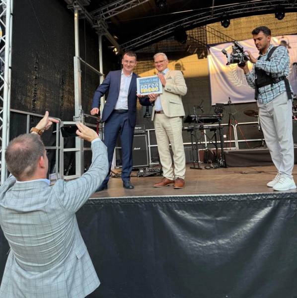 Представник Національної спілки журналістів України в Мюнхені висловив вдячність німецьким колегам за допомогу українським журналістам. 4 Представник Національної спілки журналістів України в Мюнхені висловив вдячність німецьким колегам за допомогу українським журналістам. 4