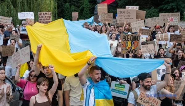 У столиці та інших населених пунктах вже п'ятий день тривають демонстрації. 55 У столиці та інших населених пунктах вже п'ятий день тривають демонстрації. 55
