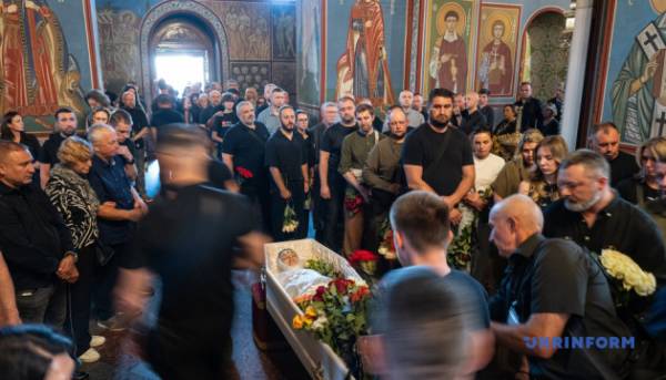 У столиці відбулося прощання з комунікаційницею УДО Валентиною Савіцькою, яка загинула від влучання російського снаряду 20 У столиці відбулося прощання з комунікаційницею УДО Валентиною Савіцькою, яка загинула від влучання російського снаряду 20