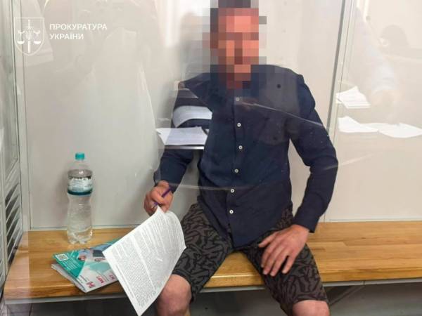 Суд обирає запобіжний захід для відповідального за виставку на Київщині, яка зазнала нападу російських балістичних ракет. 4 Суд обирає запобіжний захід для відповідального за виставку на Київщині, яка зазнала нападу російських балістичних ракет. 4