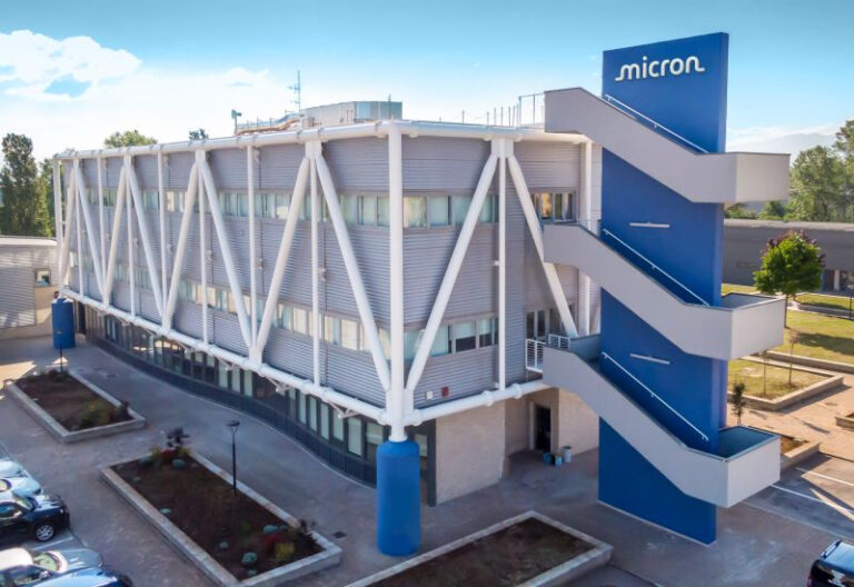 Маск розкрив: Micron надала Tesla ключові запаси чіпів пам'яті 7 Маск розкрив: Micron надала Tesla ключові запаси чіпів пам'яті 4