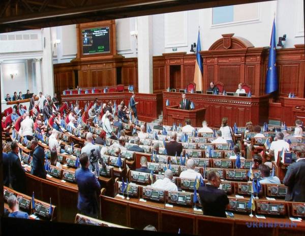 Парламент затвердив Корецького на посаді глави уряду 7 Парламент затвердив Корецького на посаді глави уряду 7