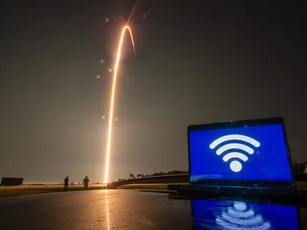 Корабель Artemis III випробує лазери на супутниках Starlink