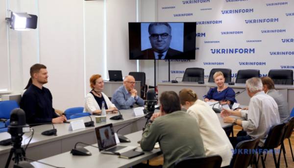 Головна 70 Цьогорічний РетроМузФест імені Весоловського носитиме назву «Музика, яка стирає межі»