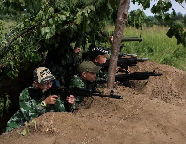 Росія використовує літні табори як полігони, замінюючи книжки дронами – дані розвідки