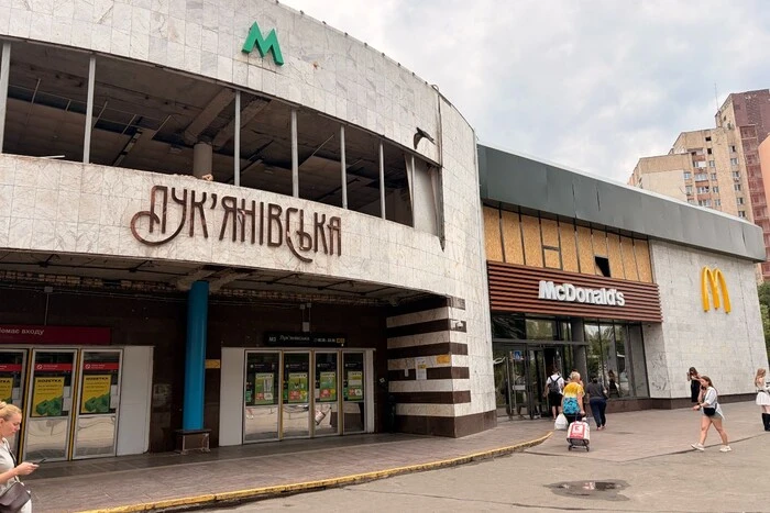 Станція метро «Лук’янівська» відновила роботу, поряд триває ліквідація наслідків атаки