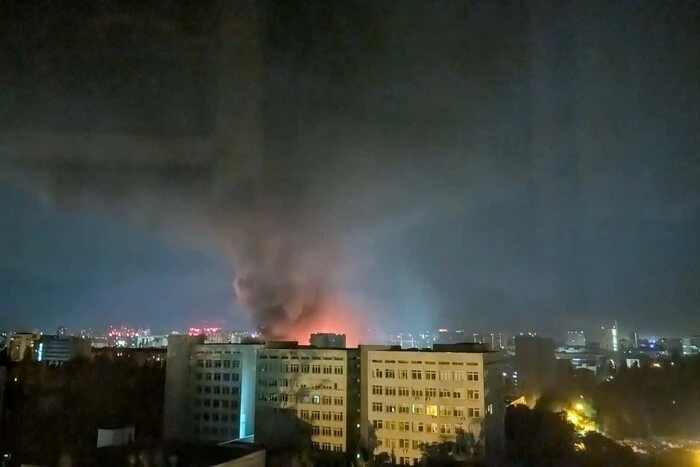 Рятувальники витягують людей з вогню: ДСНС продемонструвала наслідки руйнувань у Києві (фото) 13 Рятувальники витягують людей з вогню: ДСНС продемонструвала наслідки руйнувань у Києві (фото) 4