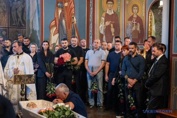 На згадку про Валентину Савіцьку. «Я прагну, аби кожен знав, якою була моя Валя» 24 На згадку про Валентину Савіцьку. «Я прагну, аби кожен знав, якою була моя Валя» 24