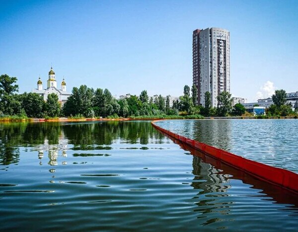 Зменшення обсягу нафти після російського обстрілу озера Кирилівки