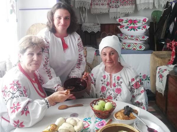 На городі бузина - на столі бузиновий квас 18 На городі бузина - на столі бузиновий квас 18